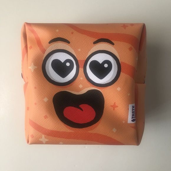 Cinnamon Toast Crunch Set: Eyeshadow Palette, Makeup Brushes, & Cosmetic Bag - Picture 2 of 11